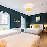 The Large Group House - Sleeps 28 펜션