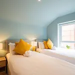 The Large Group House - Sleeps 28