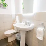 The Large Group House - Sleeps 28 펜션 *