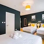 The Large Group House - Sleeps 28 펜션 골웨이