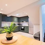 The Large Group House - Sleeps 28 펜션 *