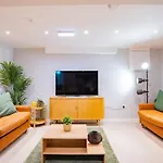 The Large Group House - Sleeps 28 펜션