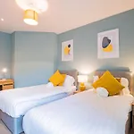 The Large Group House - Sleeps 28 펜션 골웨이