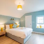 The Large Group House - Sleeps 28 펜션 *