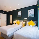 The Large Group House - Sleeps 28