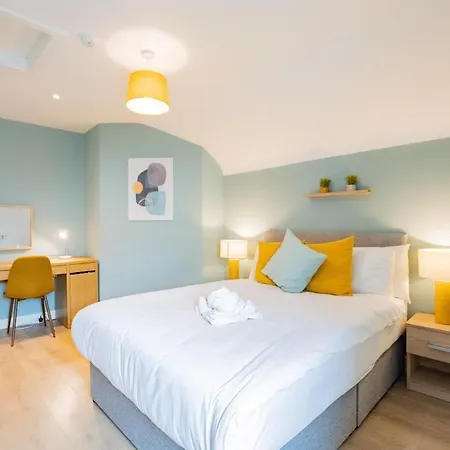 9br House - Walk To Eyre Square - Free Parking Tatil Evi