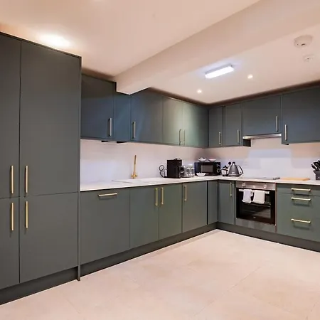 9br House - Walk To Eyre Square - Free Parking * 골웨이