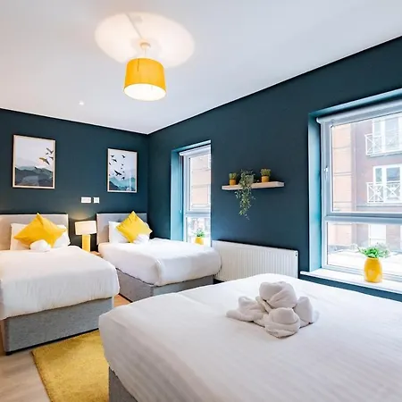 9br House - Walk To Eyre Square - Free Parking