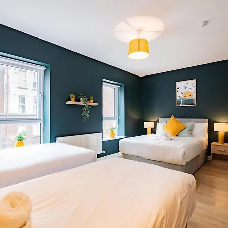 9br House - Walk To Eyre Square - Free Parking Tatil Evi