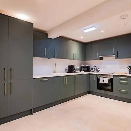 9br House - Walk To Eyre Square - Free Parking Tatil Evi