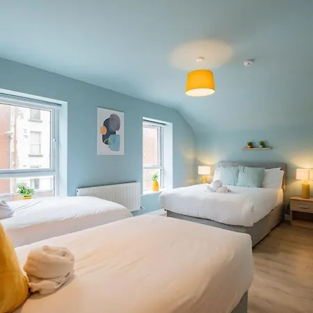 9br House - Walk To Eyre Square - Free Parking 펜션 골웨이