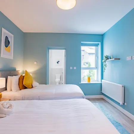 9br House - Walk To Eyre Square - Free Parking 펜션 *