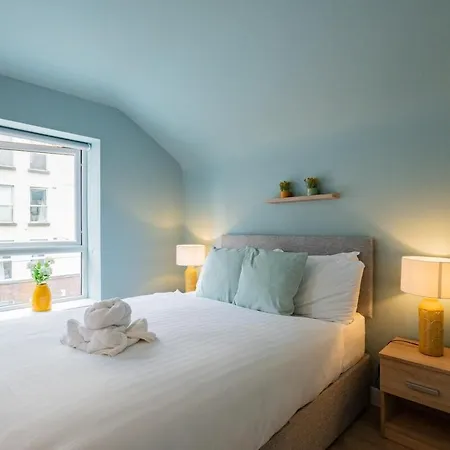 9br House - Walk To Eyre Square - Free Parking Tatil Evi Galway