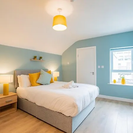 9br House - Walk To Eyre Square - Free Parking 펜션 *