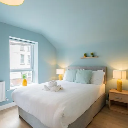 9br House - Walk To Eyre Square - Free Parking 펜션 *