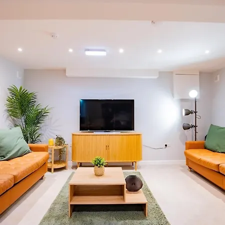 9br House - Walk To Eyre Square - Free Parking 골웨이