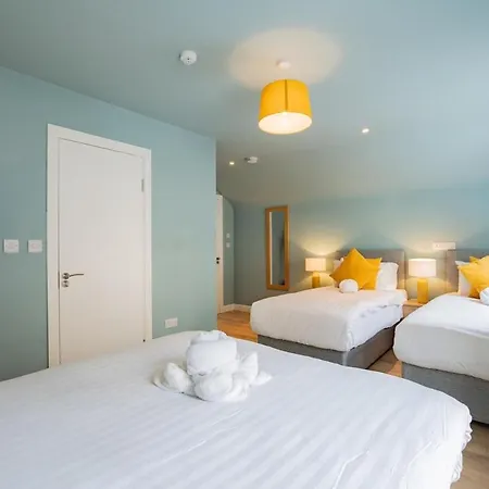 9br House - Walk To Eyre Square - Free Parking 펜션 골웨이