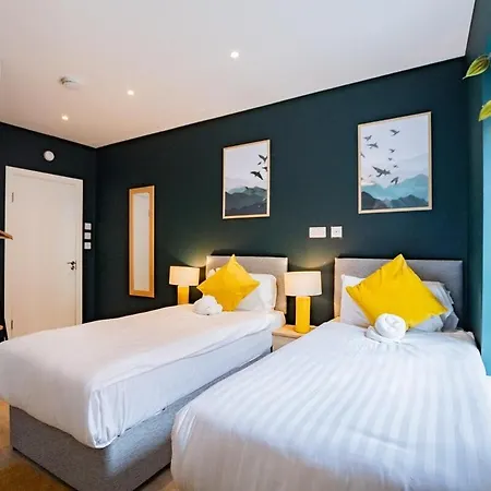 9br House - Walk To Eyre Square - Free Parking