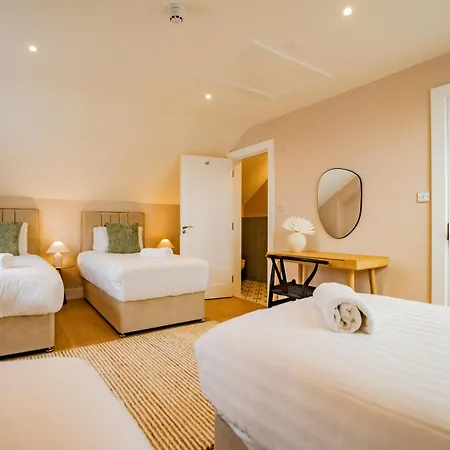 9br House - Walk To Eyre Square - Free Parking Tatil Evi *