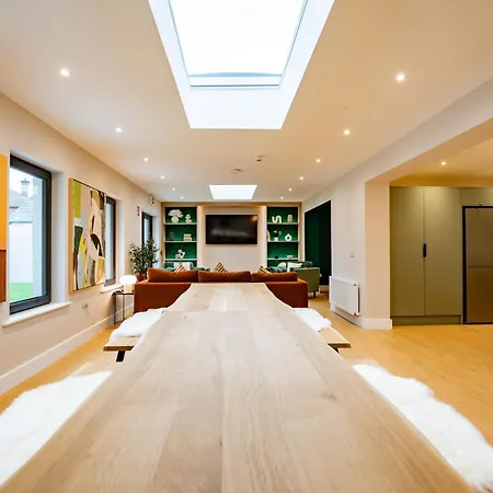 9br House - Walk To Eyre Square - Free Parking Tatil Evi
