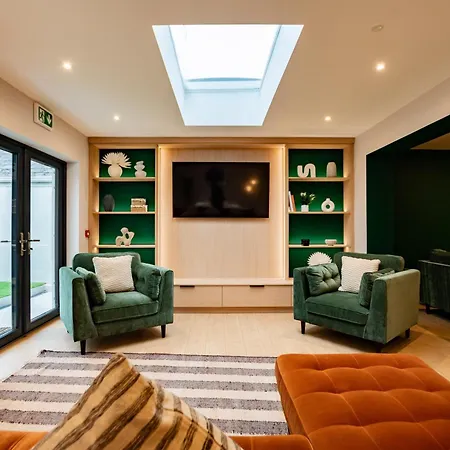9br House - Walk To Eyre Square - Free Parking Tatil Evi Galway