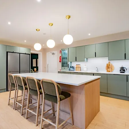 9br House - Walk To Eyre Square - Free Parking * Galway