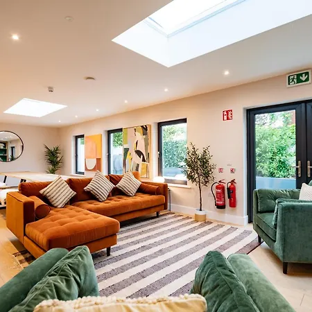9br House - Walk To Eyre Square - Free Parking * Galway