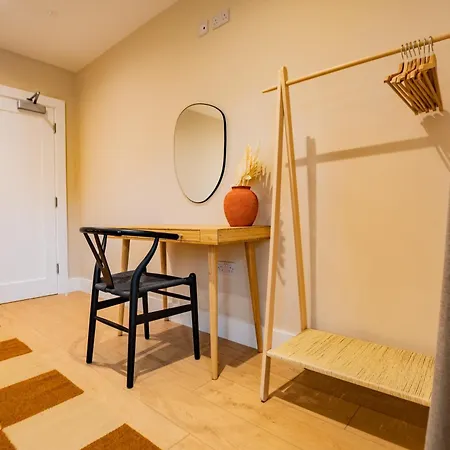 9br House - Walk To Eyre Square - Free Parking Tatil Evi