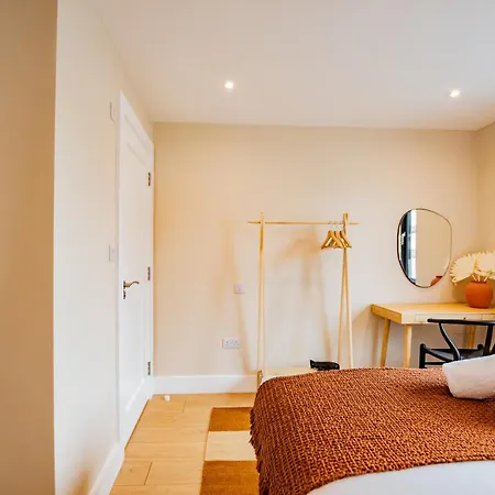 9br House - Walk To Eyre Square - Free Parking * Galway
