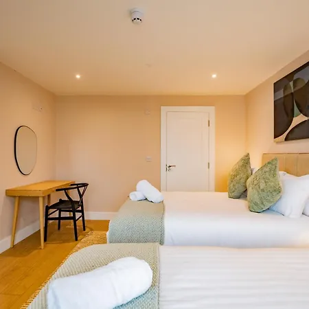 9br House - Walk To Eyre Square - Free Parking Tatil Evi *