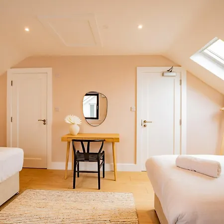 9br House - Walk To Eyre Square - Free Parking * Galway