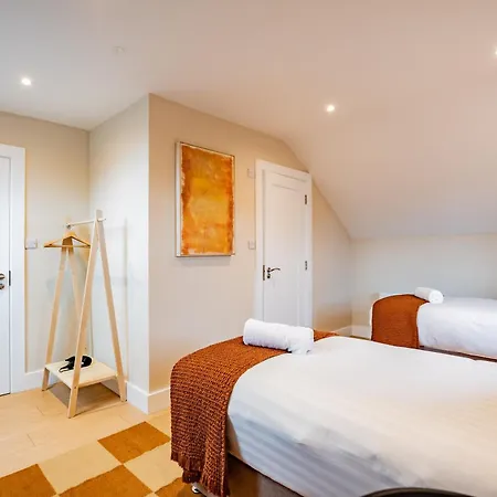 9br House - Walk To Eyre Square - Free Parking Tatil Evi