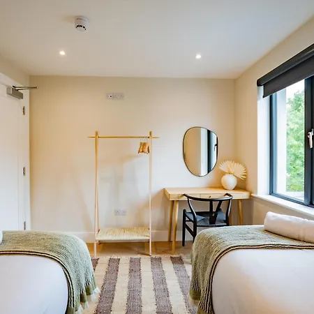 9br House - Walk To Eyre Square - Free Parking