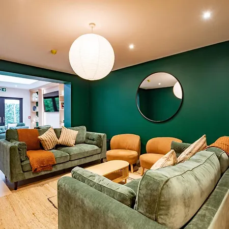 9br House - Walk To Eyre Square - Free Parking Tatil Evi