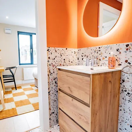 Feriehus 9br House - Walk To Eyre Square - Free Parking Galway