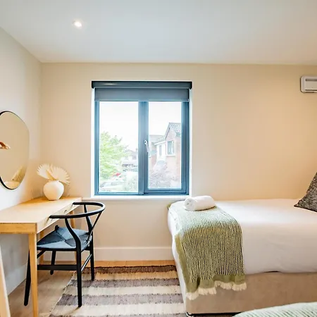 9br House - Walk To Eyre Square - Free Parking *