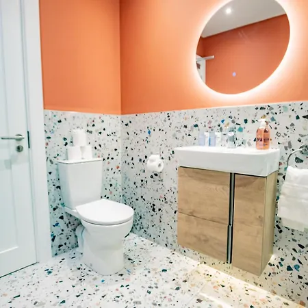 9br House - Walk To Eyre Square - Free Parking Feriehus