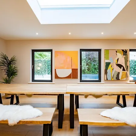 9br House - Walk To Eyre Square - Free Parking Tatil Evi *