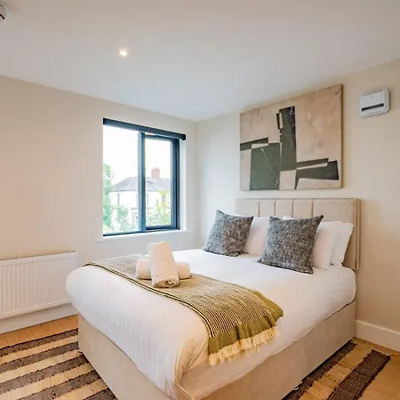 9br House - Walk To Eyre Square - Free Parking