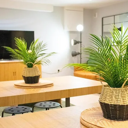 The Large Group House - Sleeps 25 Ferienhaus *