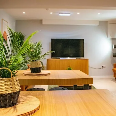 The Large Group House - Sleeps 25 * Galway