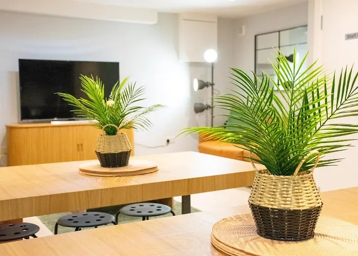 The Large Group House - Sleeps 25 Ferienhaus *