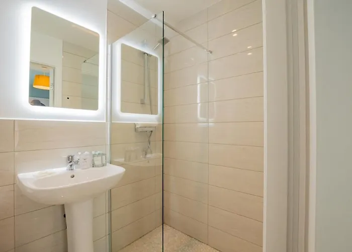 The Large Group House - Sleeps 25 Ferienhaus *