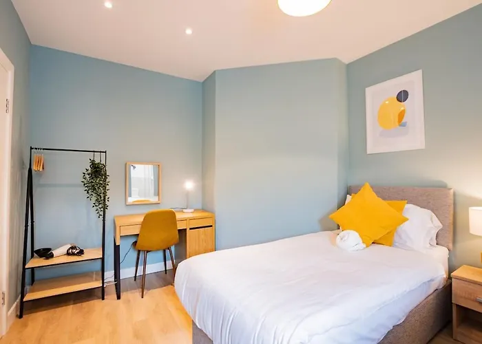 The Large Group House - Sleeps 25 *