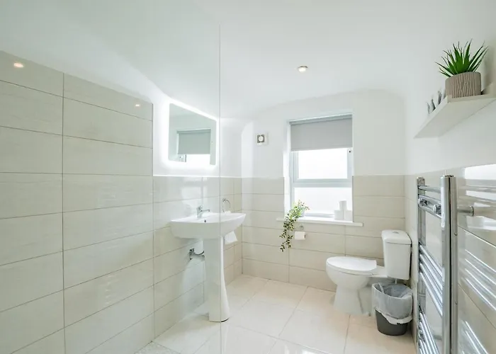 The Large Group House - Sleeps 25 *