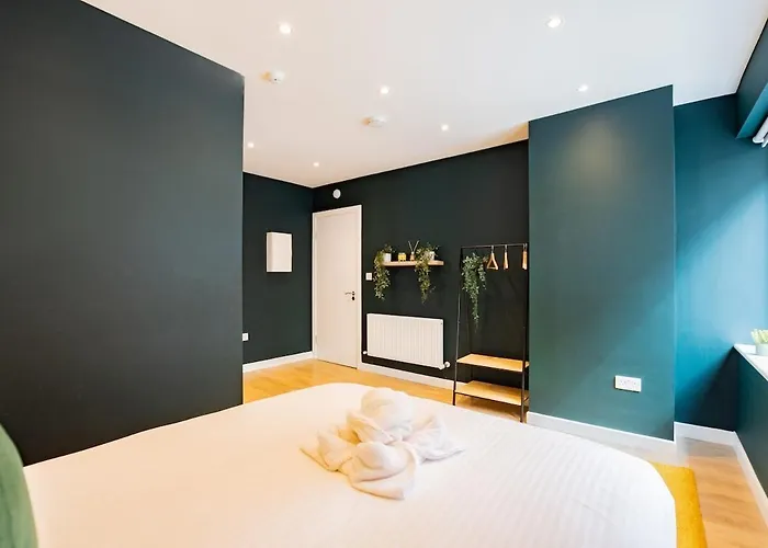 The Large Group House - Sleeps 25 * Galway