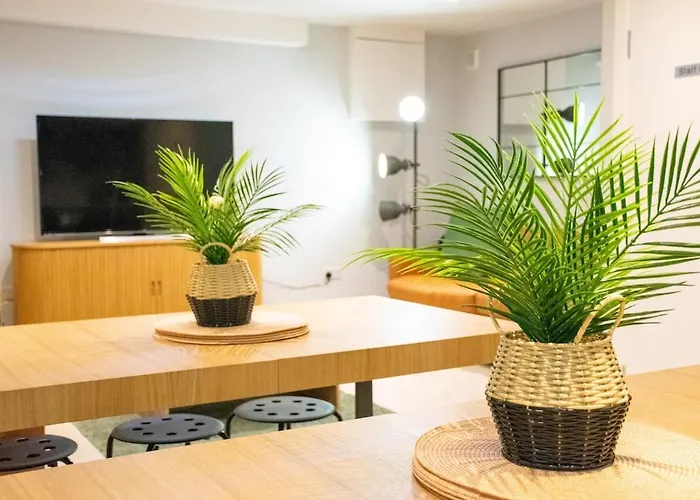 The Large Group House - Sleeps 25 Ferienhaus *